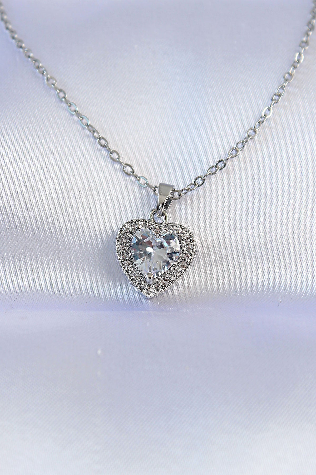 316L Stahlkette Silberfarbene Zirkon-Stein-Charm-Herz-Halskette